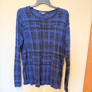 Vince Black/blue pattered tshirt - size L
